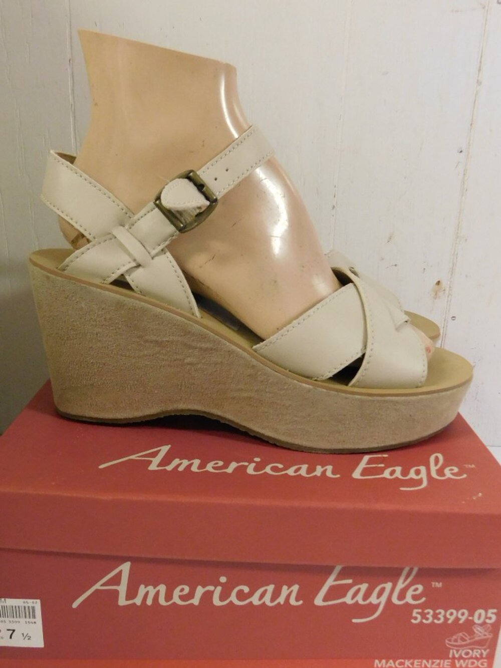 American Eagle Mackenzie Wedge 7 1/2 New in Box